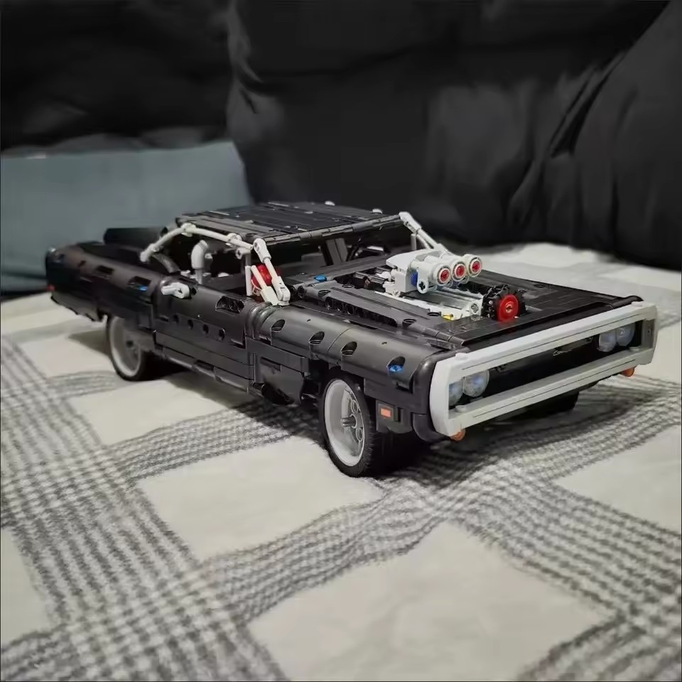 Model Kit Dodge Charger - ตัวต่อรถแข่ง Dodge Charger จำนวน 1077 ชิ้น